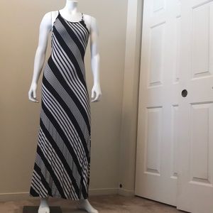 ✨🖤Black and white maxi dress🖤✨